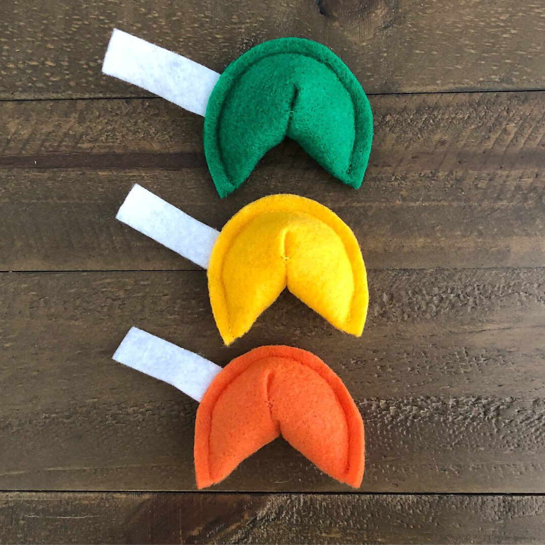 FurballFanatic's tweet photo. Catnip fortune cookie 3 pack cat toys are now available in my #etsyshop #LinkInBio #catlovers #CatsOfTwitter #fortunecookie https://t.co/avdVqDEHUR
