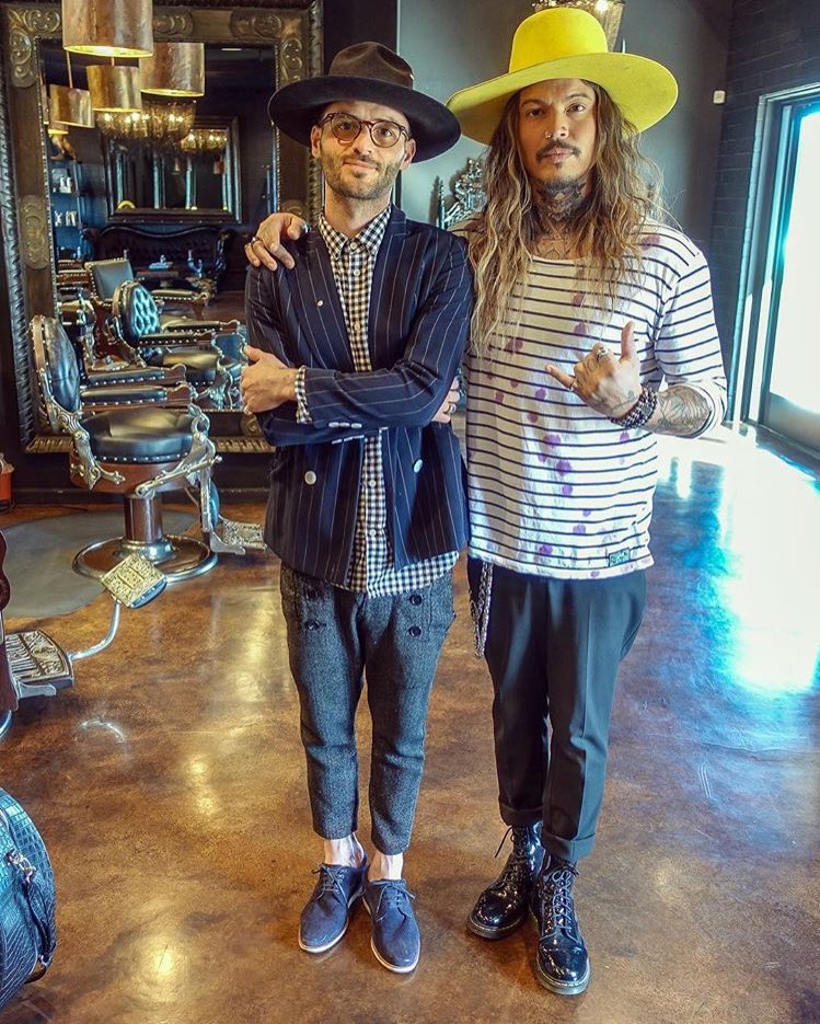 RawHydeMFG's tweet photo. ▪️Another Day x Another Crazy Talented Barber : Doin Hat Things With My Man @danielalfonsotv 👊🏼✌🏼▪️ #traditionallyuntraditional
#mensstyle #mensfashion #fashion #madeinLA #Menstyle #hatlovers #streetwear #barberlifestyle #HatClub #HatMaker #customhat #danielalfonso https://t.co/gOYNVkMMmd