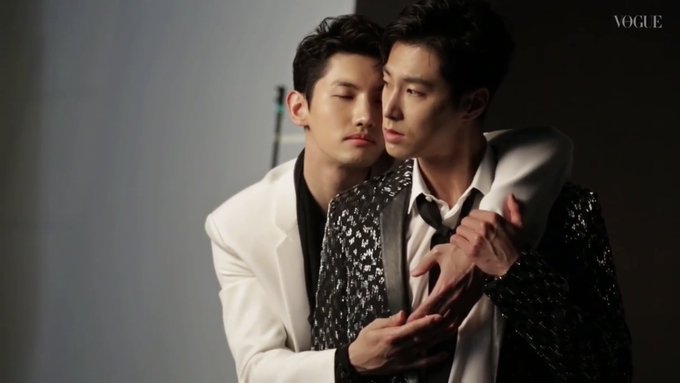 DXFsI4mVMAAT_yv.jpg:small