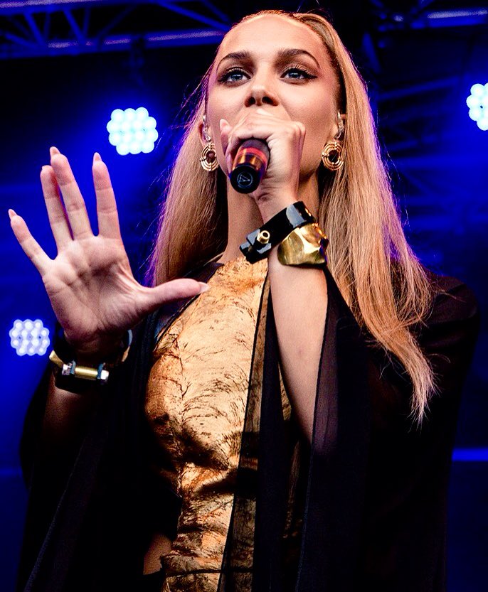 Antvrjy's tweet photo. Amazing&Sexy Goddess🌹❤️❤️❤️😘@agnesofficial 🌟👑🌹🌹🌹🔥👸🎤🔊🔊#Agnes pics #FallensDagar Tröllhattan 2013 #AgnesCarlsson 🔥🔥❤️🎶🎼🌹🌹💘💘https://t.co/l5W8y2EmHM https://t.co/Kcs8NMKr5C
