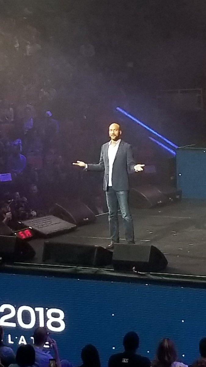 colindarke's tweet photo. #ACMTranslate @QuickenLoans @RocketLoans Epic All Company Meeting hosted by @KeeganMKey and @JDFarner #culture https://t.co/ptveEkTBjT