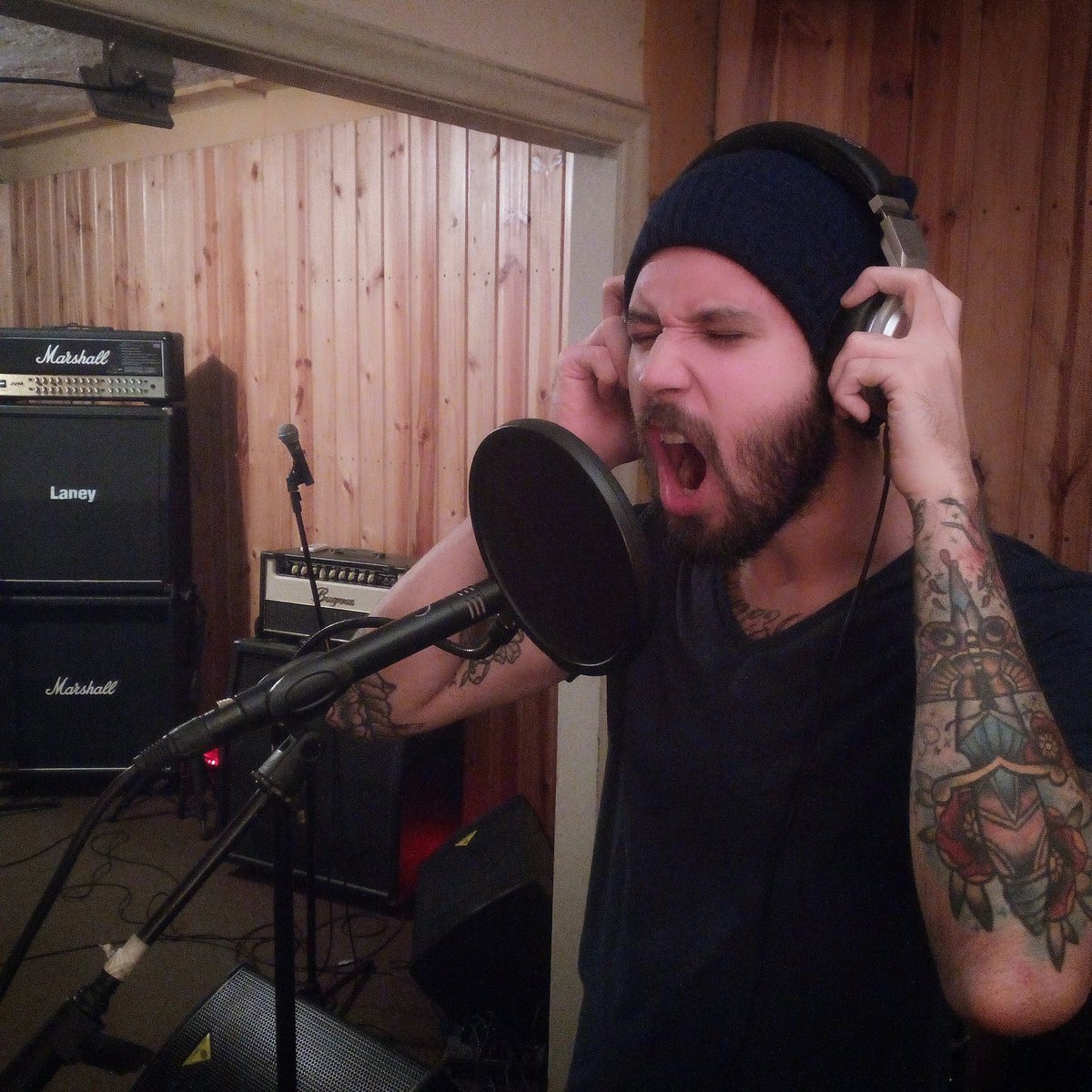 feelthebladeccs's tweet photo. Casi todo listo para el lanzamiento de nuestro nuevo EP! Esten atentos!! 🔥
°
°
°
#recording #singer #song #new #EP #comingsoon #music #art
#rock #band #metal #hardcore #inspiration #motivation #cool #swag #style #picoftheday #photooftheday #follow #lifestyle https://t.co/KcDjq86Ppo