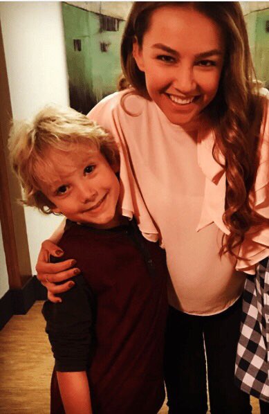 T_Swizzle5's tweet photo. #DanielEdward with his Aunt Molly and Kristina! β€οΈ#DavisGirls #Jasamiel #GH https://t.co/ACMjzwKnpL