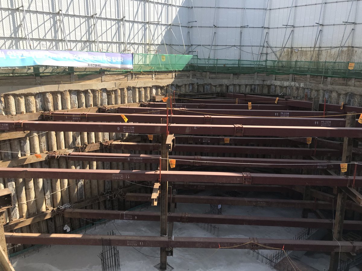 복정도서관 건립공사 현장입니다. 바닥 기초 콘크리트 타설 완료하였습니다. #성남시 #시설공사과