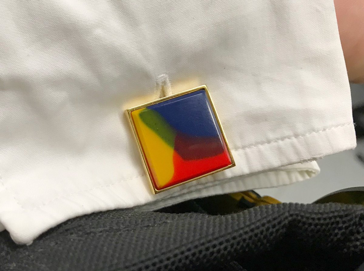 infernoxv's tweet photo. it’s 28 Feb. that means ACS Founder’s Day festivities begin today! 

these are a bespoke pair in school colours, custom-made by Analog Cufflinks (https://t.co/9Kdq2nHj0j), check them out!
#thebestisyettobe #tbiytb #acsforever #oneacs #acsi #acsbarker #acjc #redblueandgold https://t.co/LxBBYwhbXP