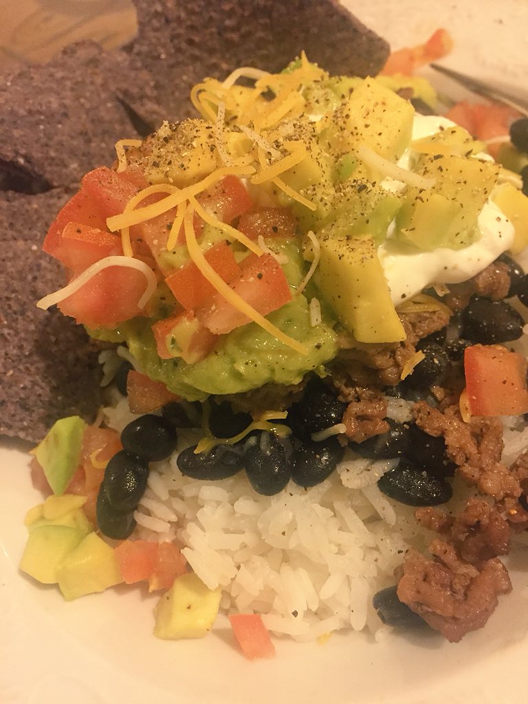 OhJodi_'s tweet image. theWerks.🍅🥑🌮
#BurritoBowl🌯
#TexMexTuesday
#QuickFlick
#LookAtWriss👩🏾‍🍳
#20minuteMeals