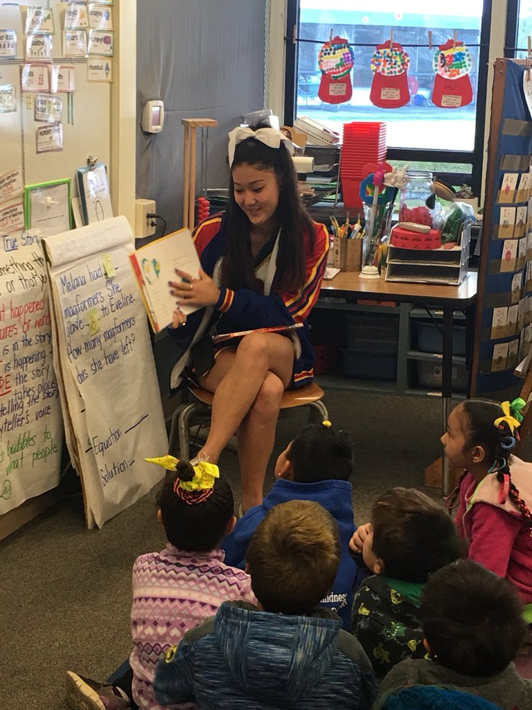 Rossmoorknights's tweet photo. Thanks Griffins for reading with us! What a special surprise. Our #RossmoorKnights 💙’ed it! #KnightPRIDE #ReadAcrossAmerica https://t.co/ZOaiv6Zd9B