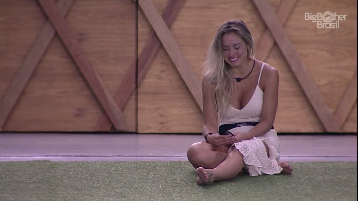 uaibi's tweet photo. E o preço que eu pago
É nunca ser amada de verdade
Ninguém me respeita nessa cidade
Amante não tem lar
Amante nunca vai casar 🎵 #BBB18 https://t.co/lPaliN3A1T