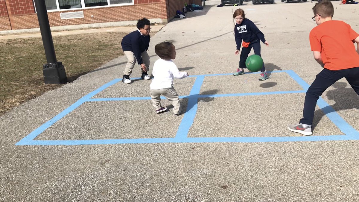 MrHardmansclass's tweet photo. Throwing down some #4square before Istep tomorrow. #pumped #TarkingtonTS #TeamSouthBend https://t.co/qEMmdB7SCU