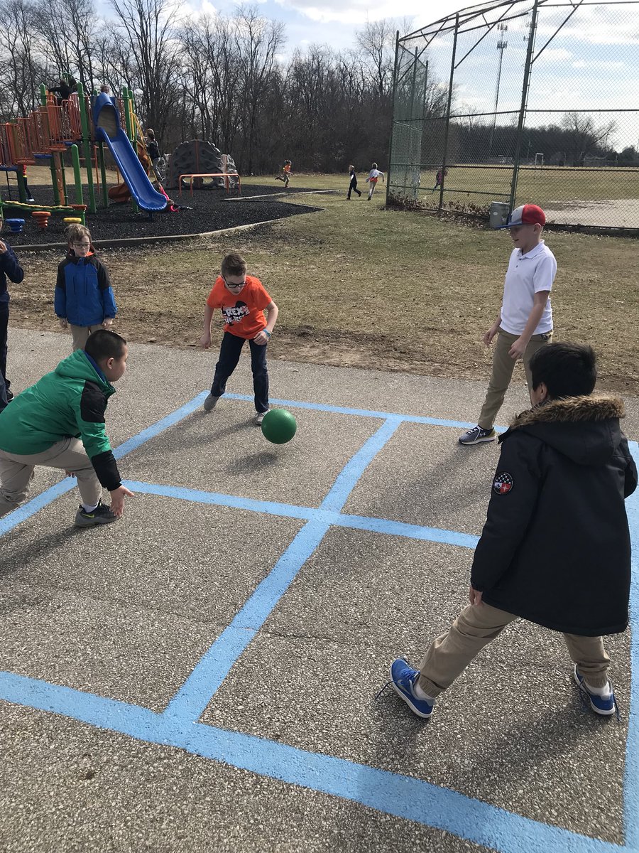 MrHardmansclass's tweet photo. Throwing down some #4square before Istep tomorrow. #pumped #TarkingtonTS #TeamSouthBend https://t.co/qEMmdB7SCU