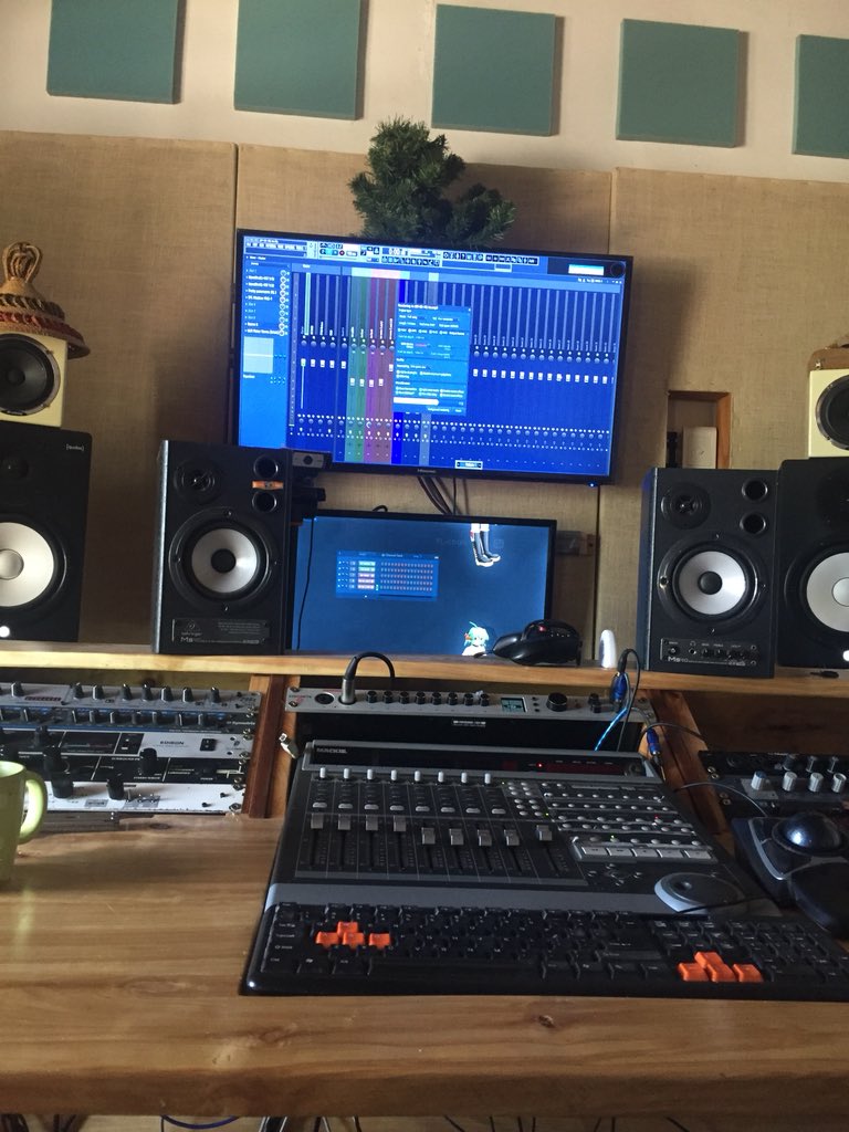 Farai_SA's tweet photo. In the lab send me stuff 🌊 https://t.co/WFTevL2yIO