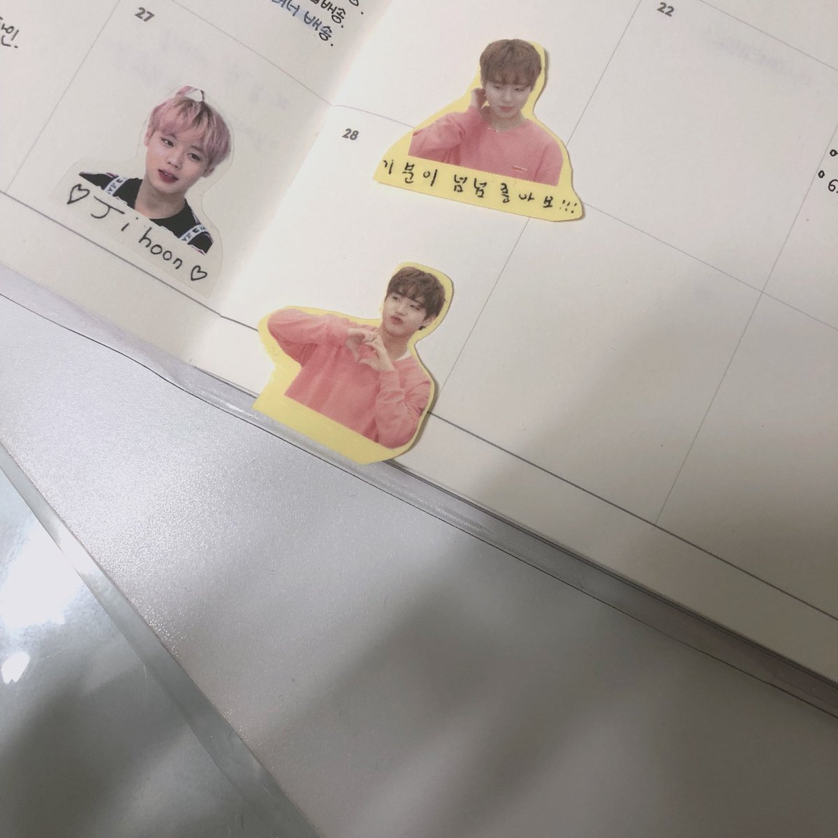 Hooni_moon's tweet photo. 흰종이에 붙이면 요런 느낌이에요! https://t.co/DB6r99FqyL