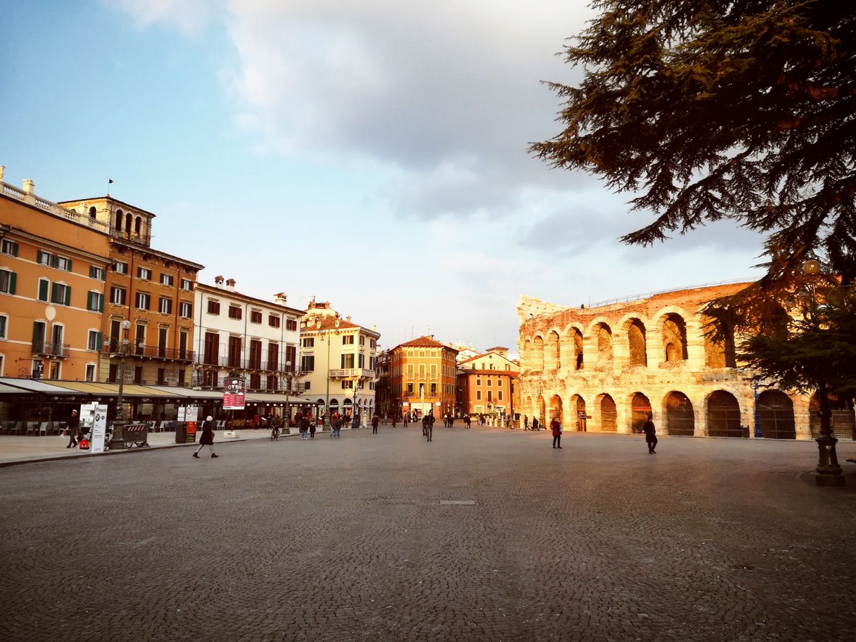 spsitalia's tweet photo. Oggi siamo a #Verona per la seconda tappa di avvicinamento a #spsitalia. Food processing 4.0. Vi aspettiamo al Palazzo della Gran Guardia! #automazione #food https://t.co/6l8Z7xLZkq