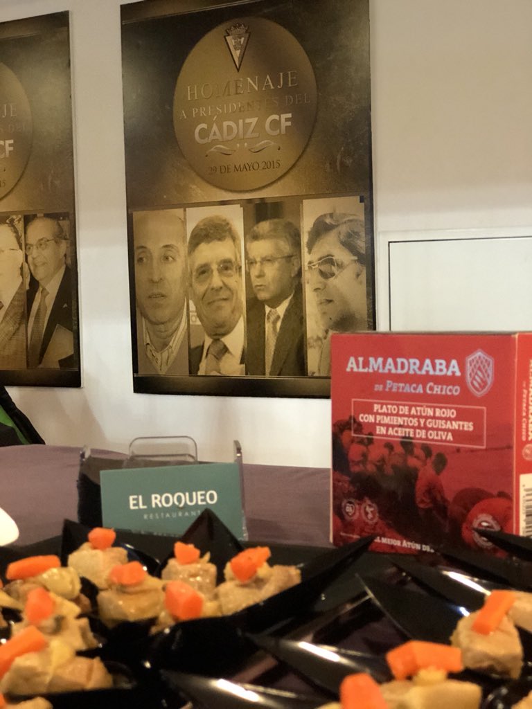 El_Roqueo's tweet photo. El pasado sábado en el Carranza con la empresa Petaca Chico. Catering ofrecido en el palco VIP por Restaurante El Roqueo con productos de Almadraba y conservas de Petaca Chico. #petacachico #conil #cadizcf #almadraba #atundealmadraba #restauranteelroqueo #carranza https://t.co/g4FinZrQ58