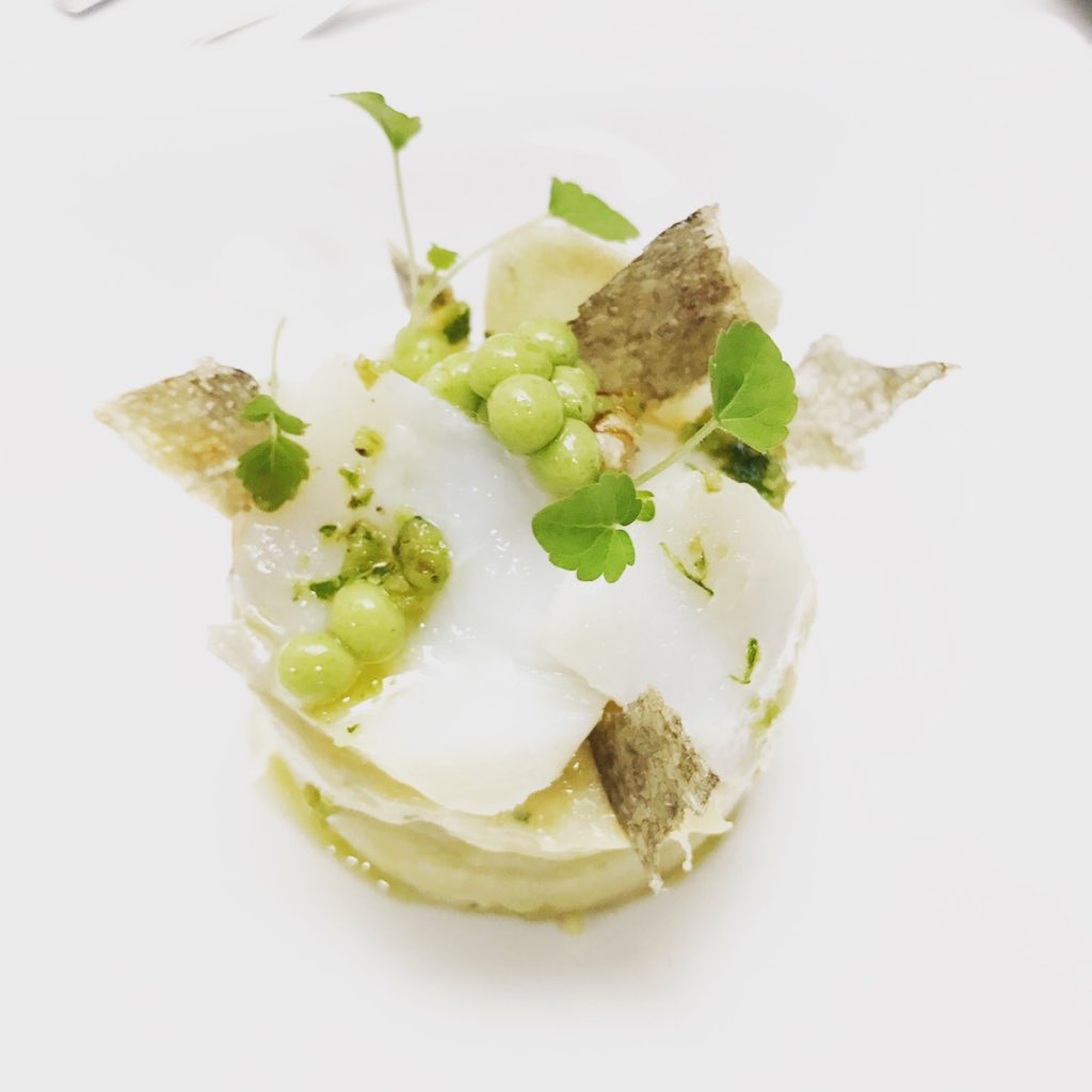 Buenos días! Hoy  cocinamos #Skrei uno de los pescados más preciados por su finura, textura y sabor de <a href="/MarDeNoruega/">Mar de Noruega</a> te apetece venir a probarlo a <a href="/CoqueMadrid/">Restaurante Coque</a> la temporada es ahora, no te lo puedes perder. @KetchumEs <a href="/TurismoSpain/">Turismo en España | Tourism in Spain</a> @TurismoMadrid