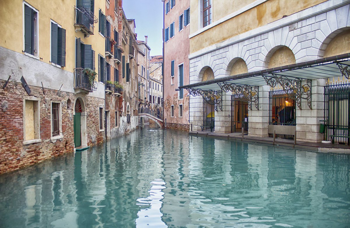 hellocaptainC's tweet photo. Is it Venice's sheer improbability that attracts so many marvellous artists?
.
.
.
.
#Venice #Italy #travel #cities #happy #share #like #follow #tag #LostExec #splendid #cool #Instagram #wanderlust #photography #pictures #art #gentleman https://t.co/vZtemBvJ4X
