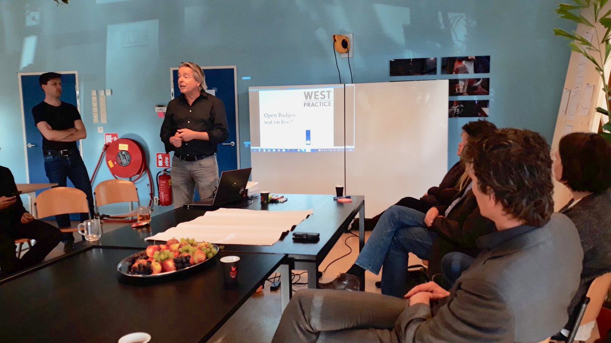 WestPracticeRdm's tweet photo. Open Badges meetup #3 om in twee op elkaar volgende sessies werkperspectieven, leerroutes, en digitale diploma's als badges lokaal stevig door te ontwikkelen met betrokken partners, meedenkers, en support van #Europass en #SBB #informeelleren #kansenzone #bouwstenen #openbadges https://t.co/tHaGrQrE5d