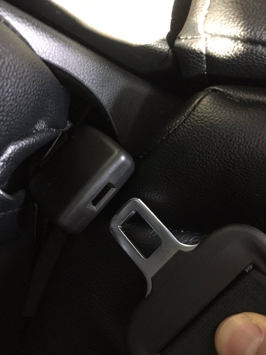 elecsue's tweet photo. @Budget @BudgetThailand when you rent a car, you should check all seat belts. Because, budget staffs check car very well. This is customer's mistake. And, if you have concern about rent car you should go car service center not rent car shop. Budget staff never make a mistake!!! https://t.co/rm3kToywlW