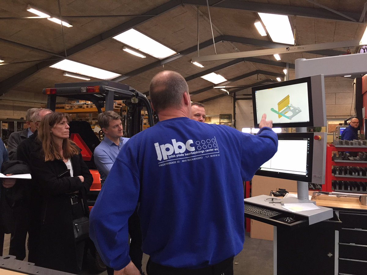 Business_Viborg's tweet photo. Teknologi, løbende investeringer og medarbejderfastholdelse er nogle af ingredienserne til en solid virksomhed hos #jpbc i #Rødkærsbro Tak for et spændende besøg. #businessviborg #højteknologi #innovation #medarbejdertrivsel https://t.co/ErCH3tNxpZ