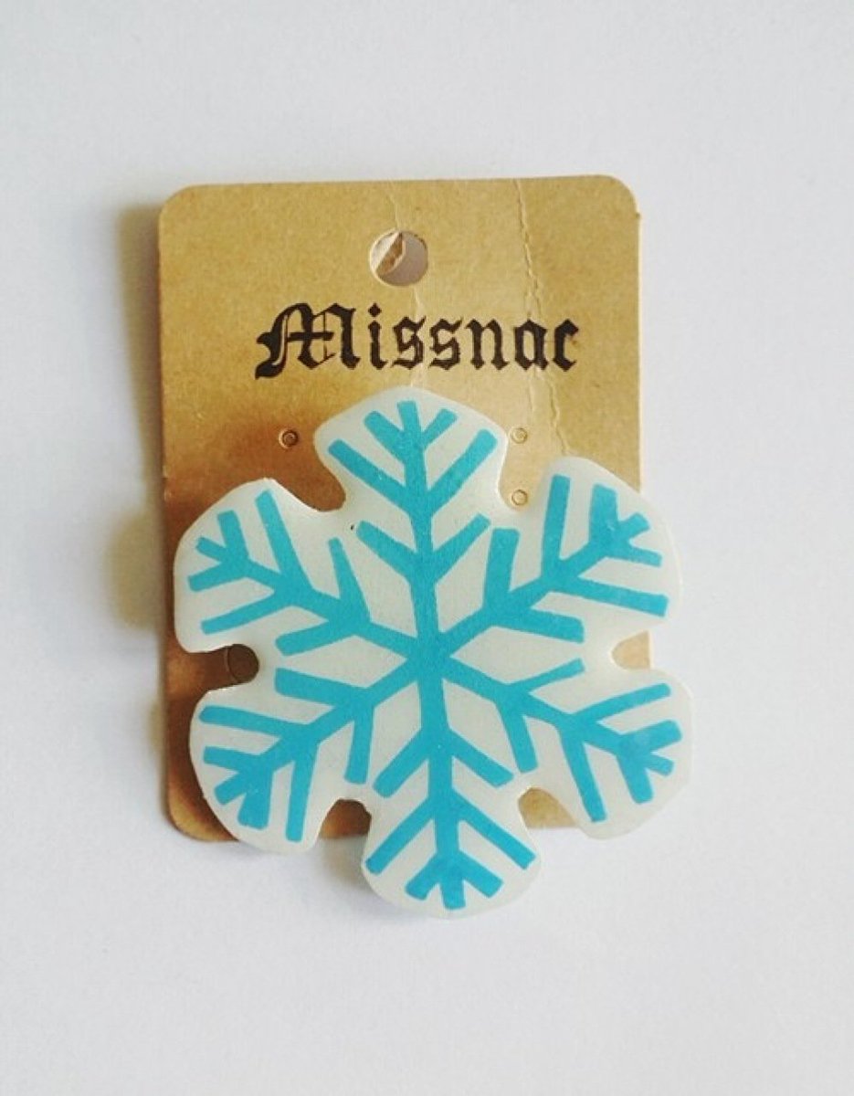 Missnac13's tweet photo. Il fait un froid de🐧 il ❄️un peu partout en #France et chez Missnac on a prévu la broche pour parfaire ta tenue du jour !! Va voir sur @ungrandmarche 👉 https://t.co/UHyy4OKuSJ 👈 #madeinFrance #faitmain #TuSaisQuilFaitFroidQuand #neige #Provence #reduction #bijoux #createur https://t.co/LltdpTDkfX