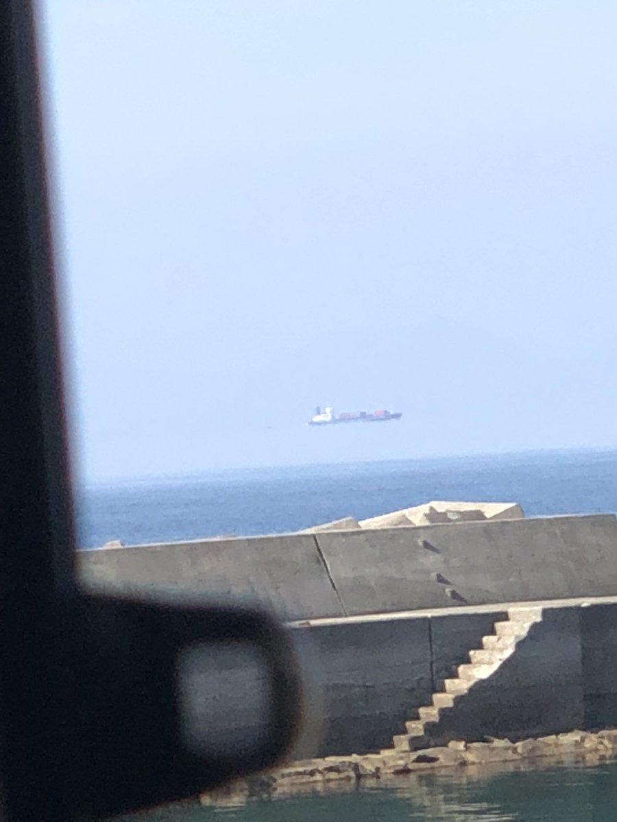 船が空を飛んでる 熊本県で撮影された蜃気楼にネット驚愕 ここまで飛んでるのはすごい ゲームのバグみたいだ ロケットニュース24