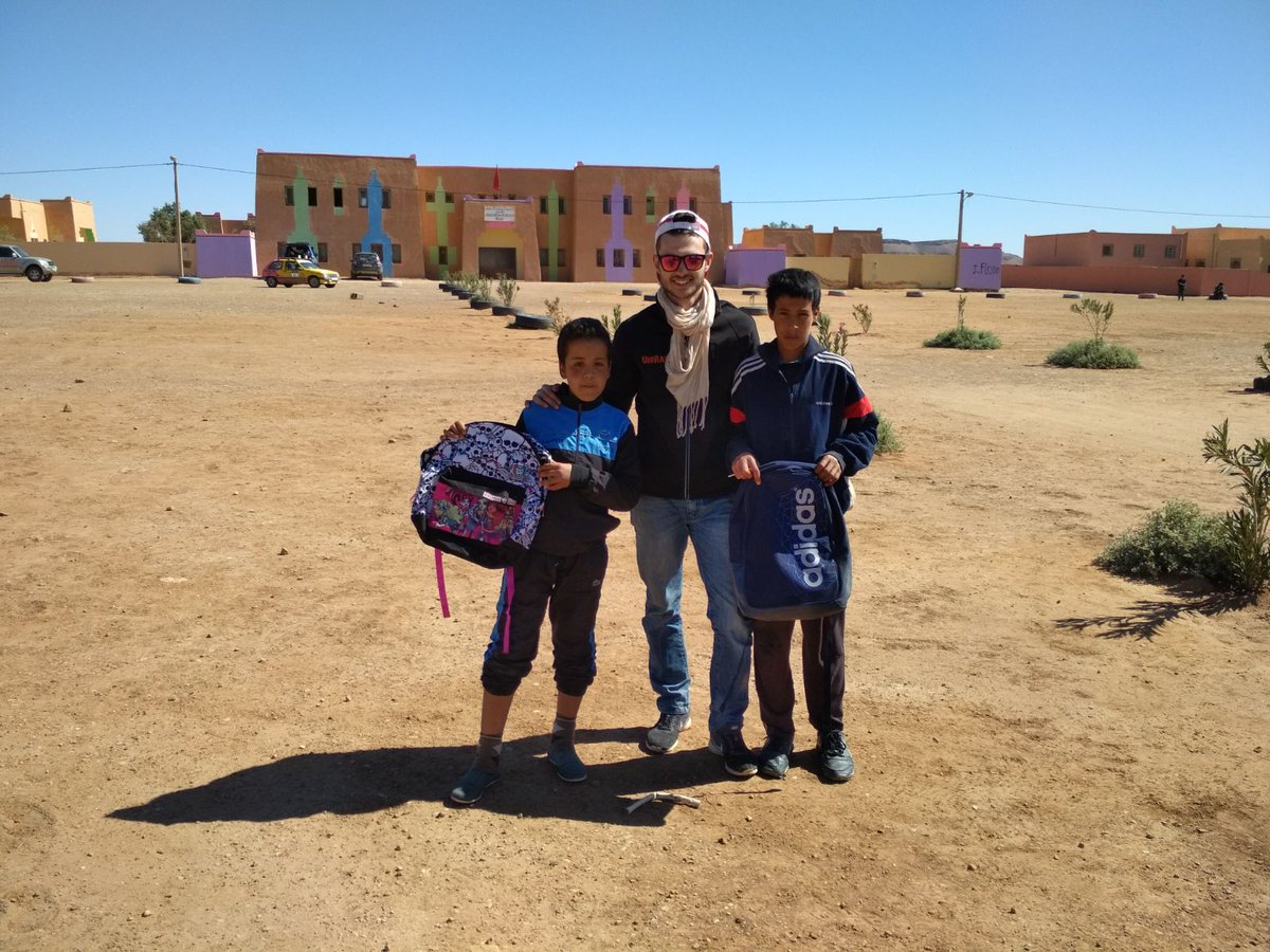 bmESPERANZA's tweet photo. Nuestro componente Juan Carlos se encuentra en el desierto del Sahara haciendo una ruta solidaria con https://t.co/ltm5lwr8zp

Esta ruta la está haciendo en un coche de más de 20 años con el propósito de repartir 160 kilos de material solidario.

¡Todo un orgullo para nosotros! https://t.co/HZk7tJNGf8