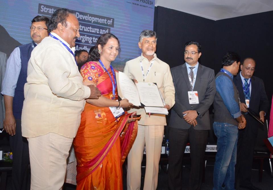 wgodavarigoap's tweet photo. పశ్చిమగోదావరిజిల్లా కొవ్వూరులో 23 కోట్లతో రివర్ ప్రంట్ హొటల్ ఏర్పాటుకు మహిళా పారిశ్రామిక వేత్త దివ్యరాణి ముందుకొచ్చారు. #PartnershipSummit2018 #SunriseAP #CIIPS2018 @wgodavarigoap #westgodavari https://t.co/ZAmpIaoDRz
