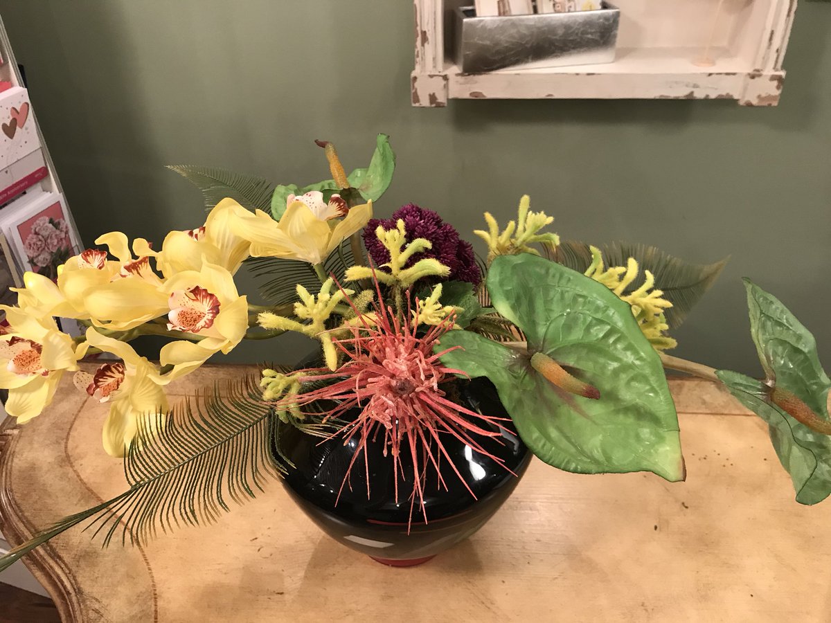 This is my last week of selling fresh flowers. Breaks my heart because I love designing but will continue in wedding, events and custom silks! 
Remember to stop by and take advantage of our store closing sale! 50% storewide now until March 12th.(excludes fresh flowers