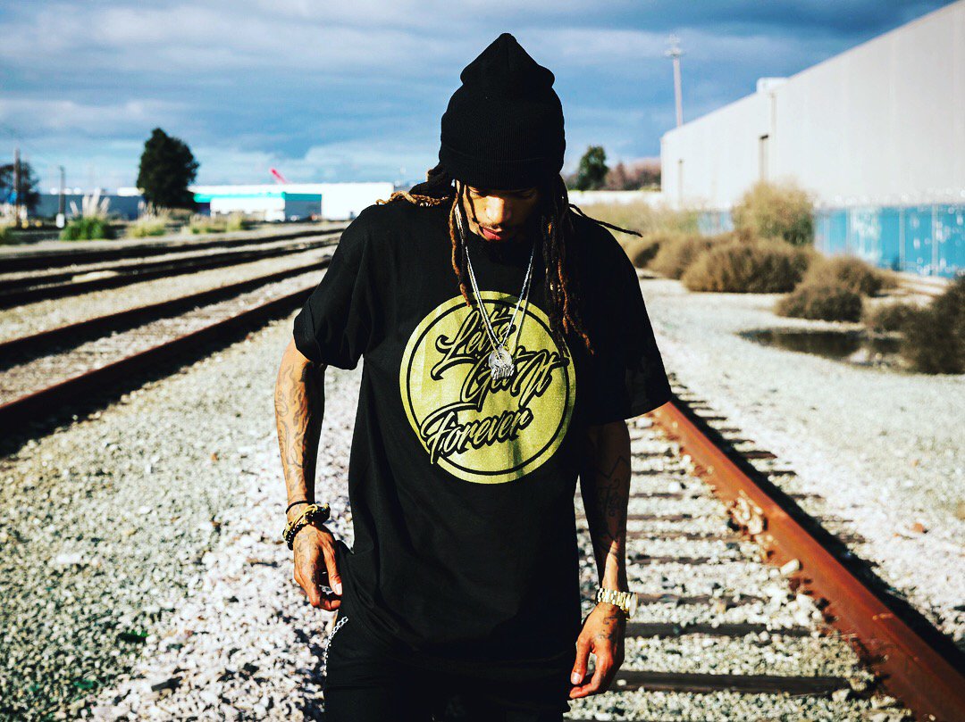 Intuitionskate's tweet image. 🤚🏾Hand screened &amp;amp; hand painted by BFree 🎨 #letsgetitforever shirts 📦JUST OFF THE TRUCK🚚! Order yours via 📲 intuitionskate.com today! #exclusivebrands #intuitionskateshop #handcrafted