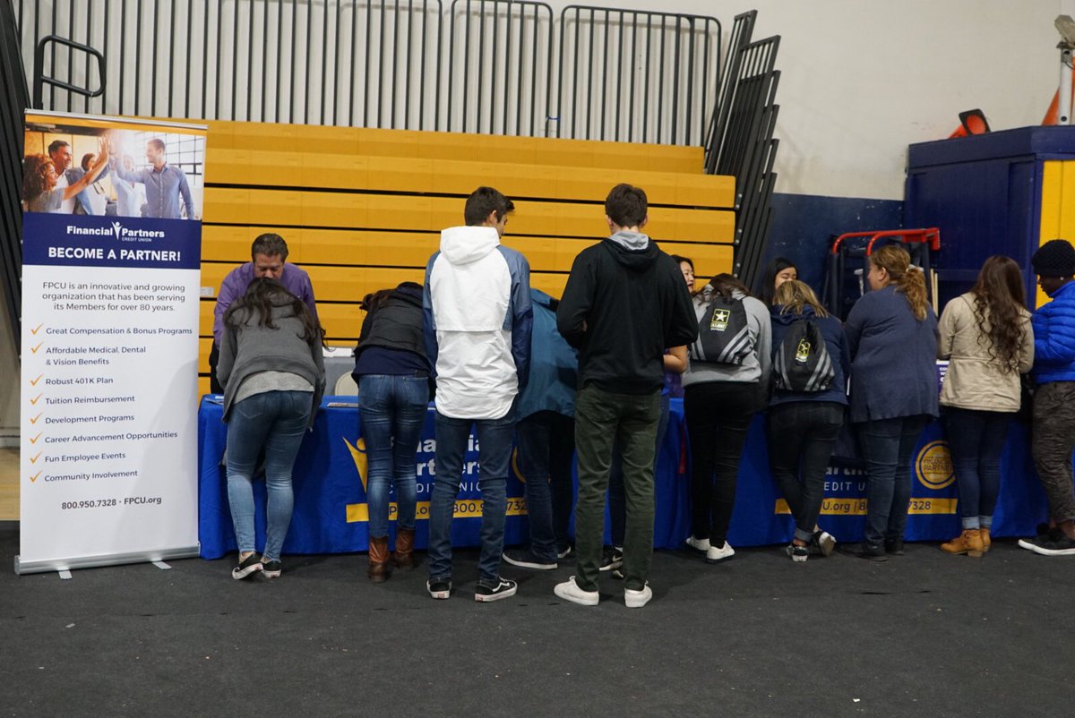 FP_CU's tweet photo. Thanks to everyone who stopped by our booth at the Career Fair at Warren High tonight! 👩‍💼👨‍💼🙌 And congrats to all of our raffle winners!! 😄🎉 

Warren High School Downey Unified School District Warren High PTSA
 
#GETMADE #warrenhigh #downey #careers https://t.co/9SrCZDAkiN