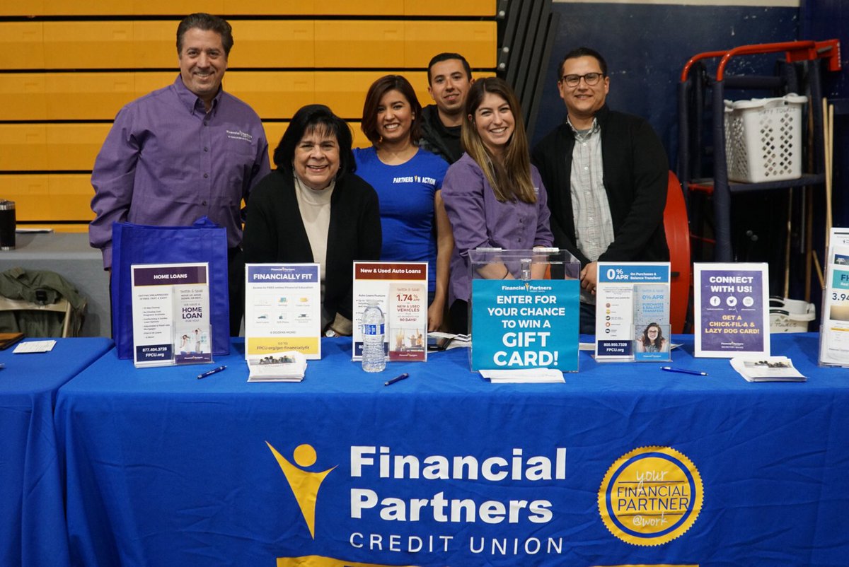 FP_CU's tweet photo. Thanks to everyone who stopped by our booth at the Career Fair at Warren High tonight! 👩‍💼👨‍💼🙌 And congrats to all of our raffle winners!! 😄🎉 

Warren High School Downey Unified School District Warren High PTSA
 
#GETMADE #warrenhigh #downey #careers https://t.co/9SrCZDAkiN
