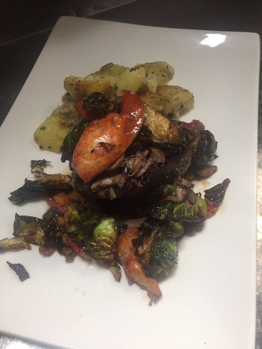 Rococos's tweet photo. Great guests tonight hanging with @ChefBruce_R enjoyed a couple of the features https://t.co/qrXGnaTpkE