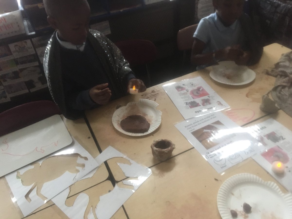 s2ab0z's tweet photo. Kindergarten Cave Art at 42. Please reconsider your proposal to close our school tomorrow. @CarmenFarinaDOE @NYCMayor @NYCSchools #keep42open #42strongandunited https://t.co/aLvgOZI9Tt