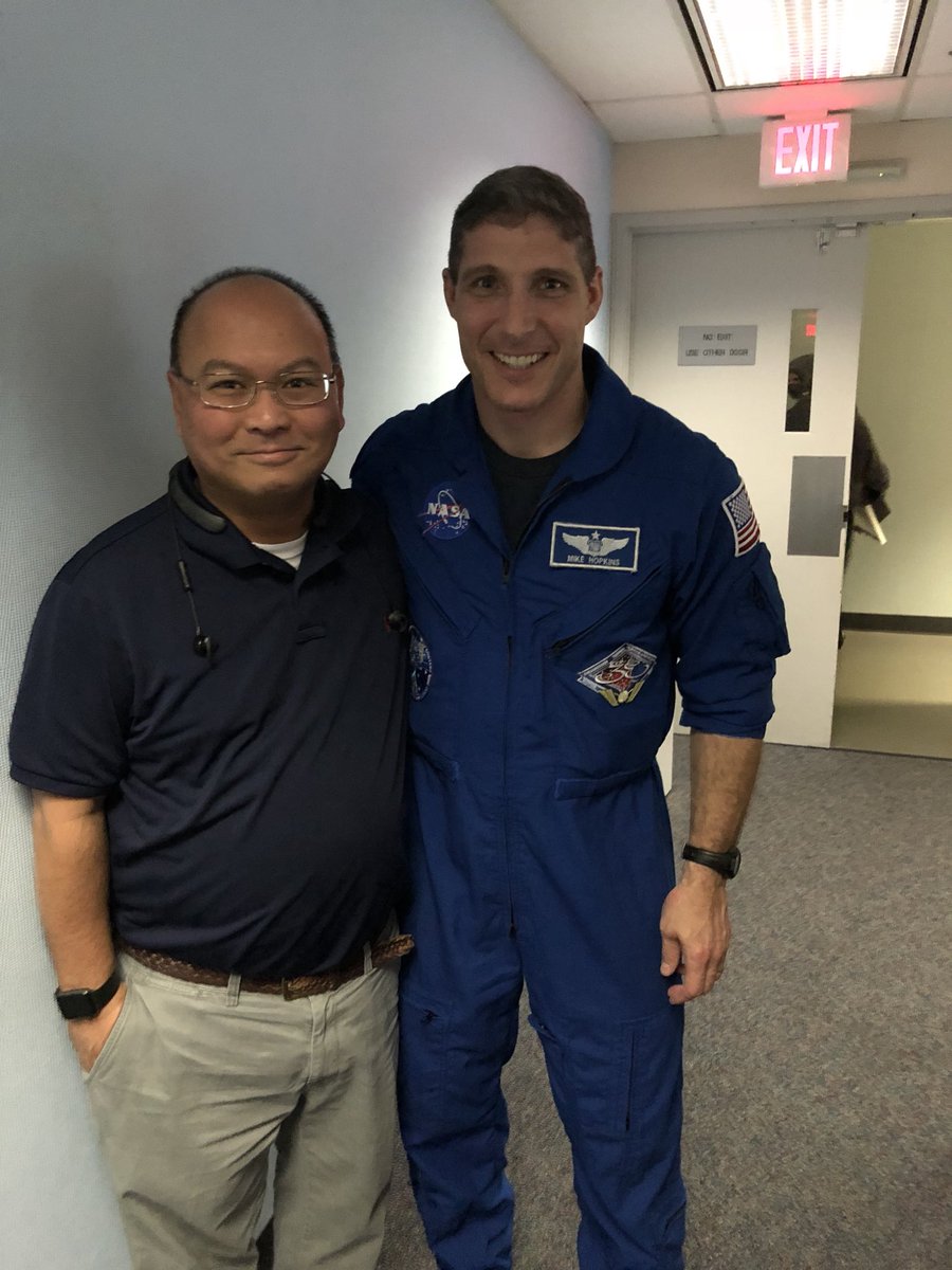 Got to meet @AstroIllini tonight at @NASA_Johnson watching the #SoyuzLanding of #Expedition53 😎 #LuckyMe ☺️