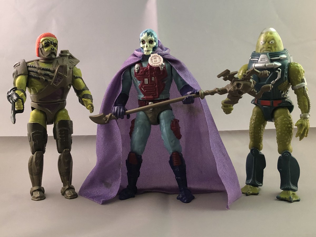 LetsTalkMotU's tweet photo. Experimenting | Learning about lighting, backdrops & how incorporating #greenscreen works now that I have a new birthday gift: a photo studio kit for miniature #photography. Any tips for green screen will be helpful | #NAoHM #PrimeEvilSkeletor #actionfigures #SpaceMutants #MOTU https://t.co/BnTIh6j8lD