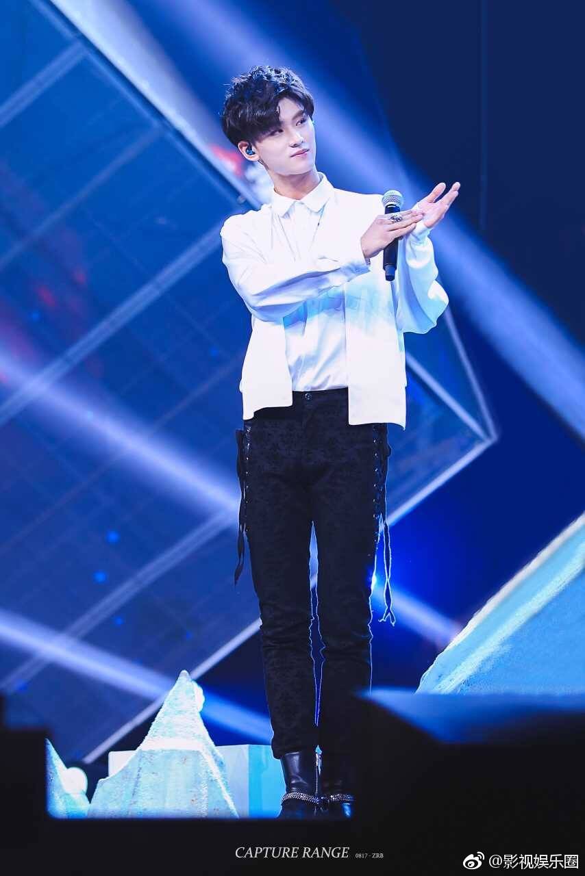 DXGKSOZW0AAoG46.jpg:large