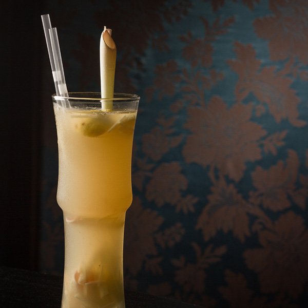 Refresh yourself with one of our signature cocktails. Lalu is made using vodka, lychee liqueur, lemongrass, oolong tea, and lychee juice.