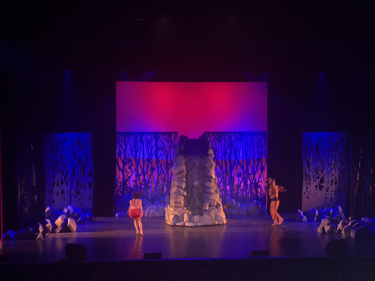 Rayflection91's tweet photo. #lelivredelajunglelemusical en tournée avec #rayflection lumières: #antoniodecarvalho programmations:#arthuroudindesign https://t.co/pISPSfYI9r