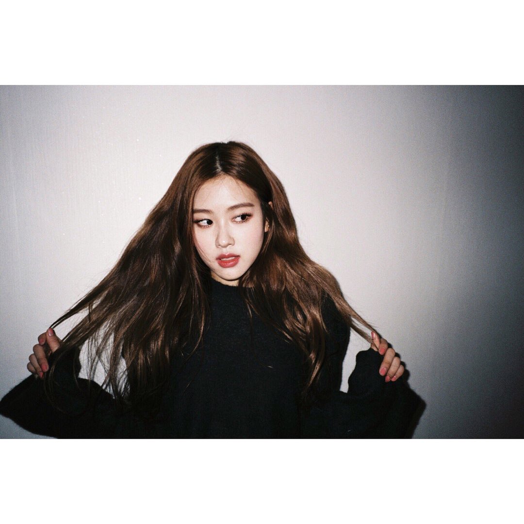 uc_eunha's tweet photo. ••• Minnieunha_'s ig update •••

뭐야? https://t.co/42DpUylp4U