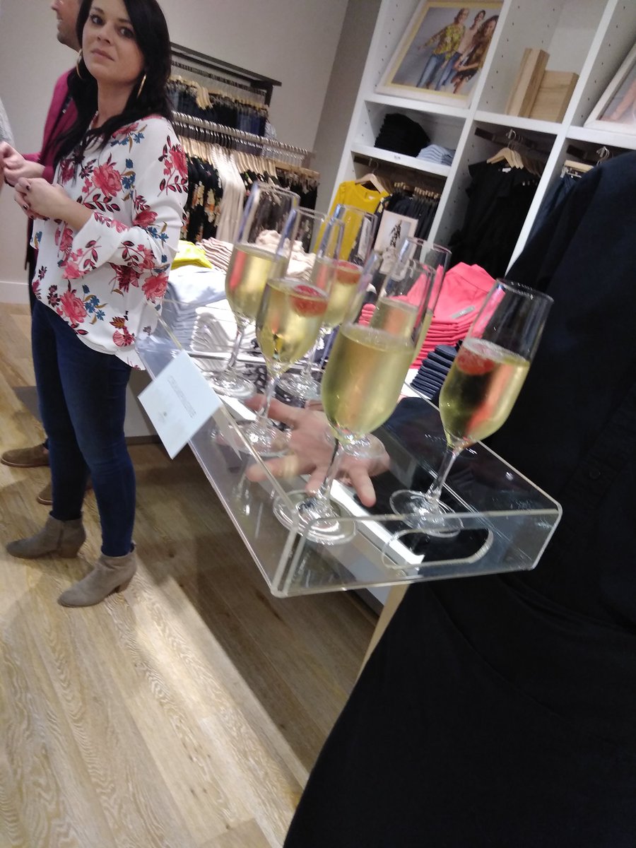 gritsandkale's tweet image. At @LOFT for a sneak peek of their plus size selection. #LoftPlus