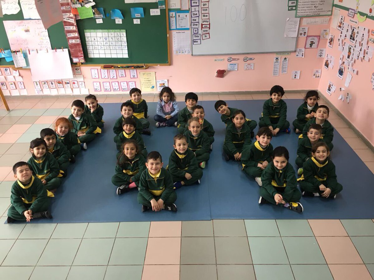 rawankhalifeh1's tweet photo. @hhhsinfo Happy “100 days at school” kg3A decorated the classroom and enjoyed created a crown. Then shared the celebration with others!! https://t.co/mfJhBqeAoD