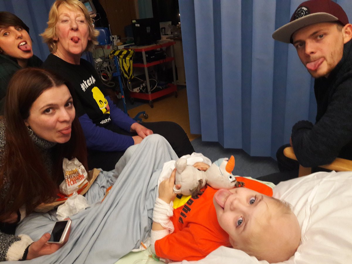 SuperStrongSoph's tweet photo. #takeasophie

Lovely night with surprise visit from Uncle Jimmy, Auntie Charlie, Auntie Vicky and Sheena.

Perked me up after sleeping most of the day because of anti sickness drugs 

I love visitor medicine xx

#superstrongsophie
#stickyourtongueoutatcancer https://t.co/DsGnlg51pS