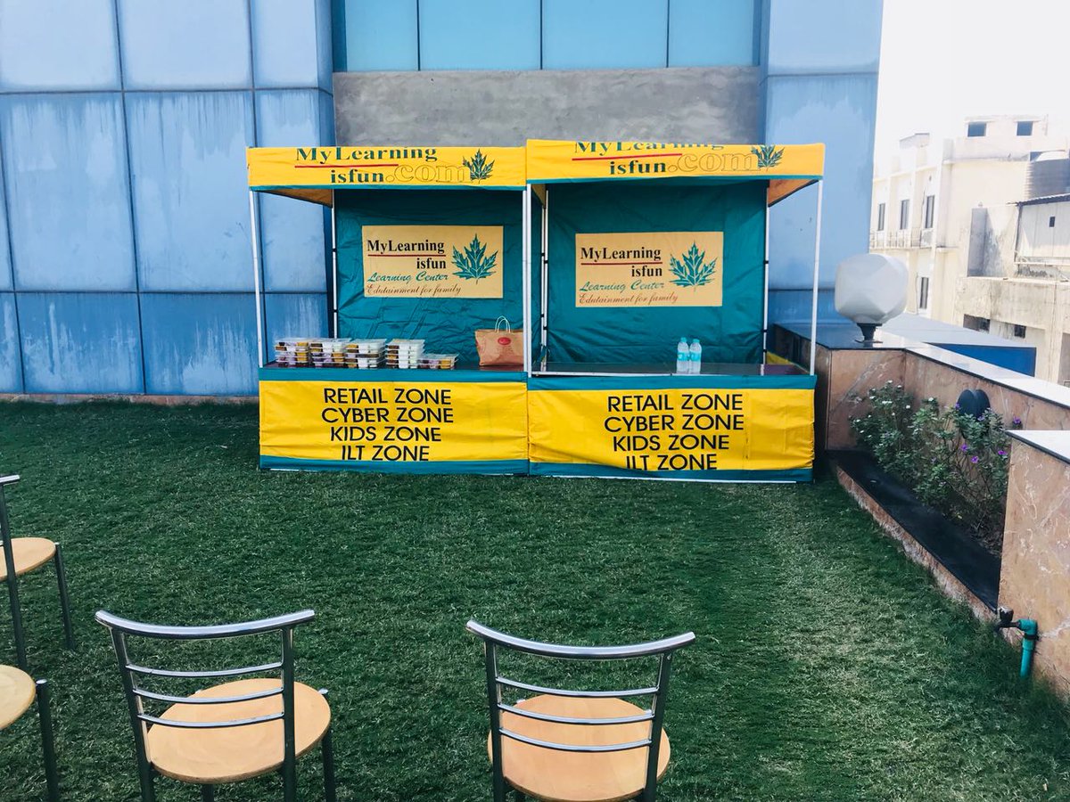 VomaaraDigital's tweet image. Live sessions taken by @Vomaara at the budding #entrepreneur programme at #netedge.
#benaentrepreneur #buddingentrepreneur #training #workshop