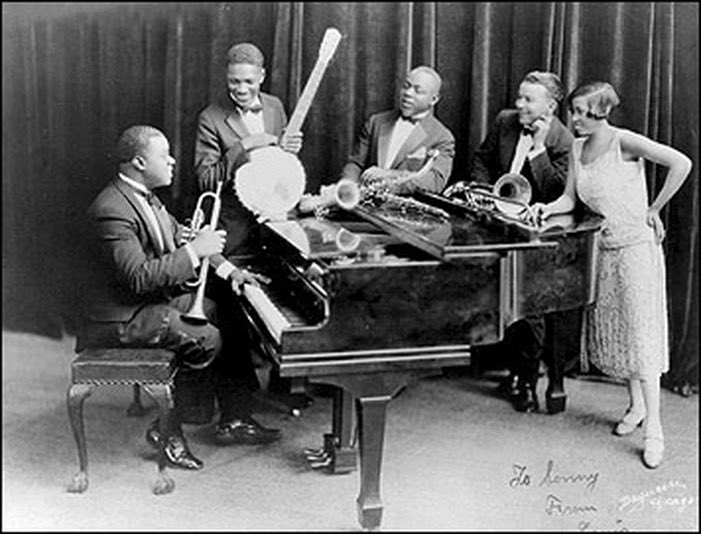louisarmstrong_'s tweet photo. 1922, Heading off to Chicago to join King Oliver and his band! https://t.co/KX596hEljz