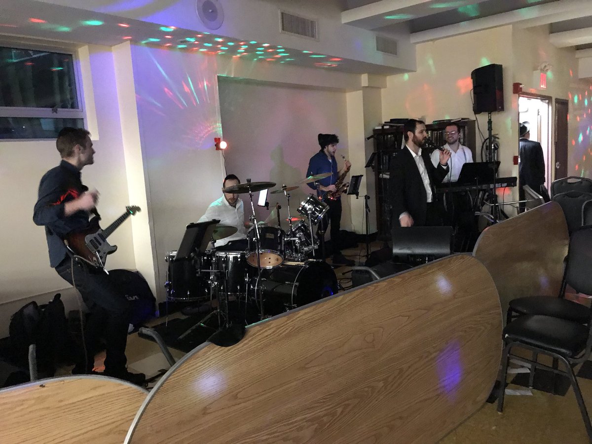 mnmlicht's tweet photo. #prepurim #party in #FarRockaway tonight, #band led by #Y.M.Shoneck  #lchaim #dance #sing #joy #happiness #music #purim #purim2018 https://t.co/Kr3EqDCdjC
