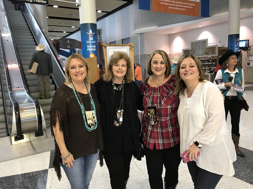 VSnokhous's tweet photo. Got to meet and greet with @garthbrooks my classmate from Yukon High School and @OKStateAlumni @RODEOHOUSTON. It was great to see him. He put on the best show ever! #theycallthethingrodeo #ihavefriendsinlowplaces #YukonMillers #OSUCowboys https://t.co/I58FJIHbeN
