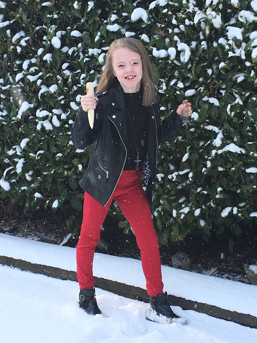 thecountmoore's tweet photo. Buffy still inspiring strong girls in 2018! @SarahMGellar @joss #worldbookday #comicscount https://t.co/itk7k4gOuF