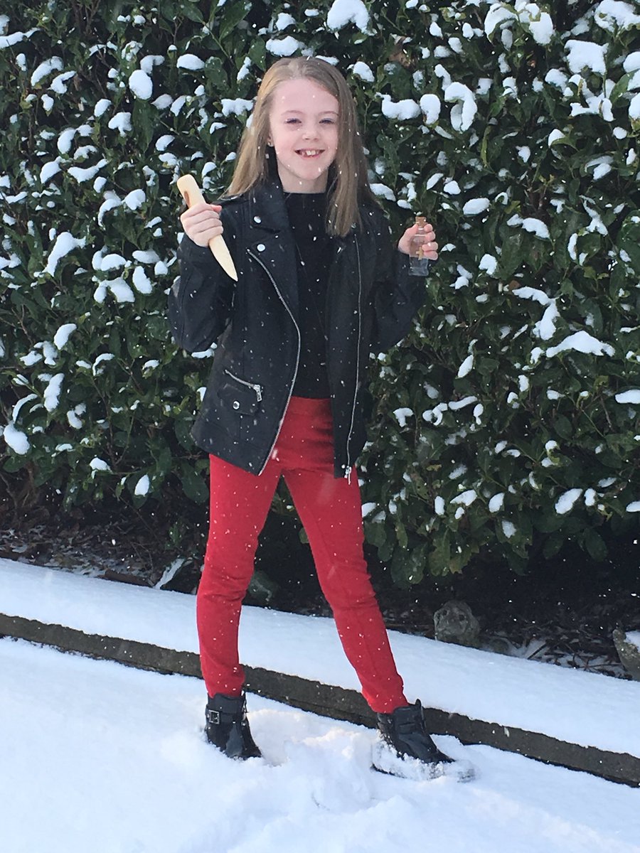 thecountmoore's tweet photo. Buffy still inspiring strong girls in 2018! @SarahMGellar @joss #worldbookday #comicscount https://t.co/itk7k4gOuF