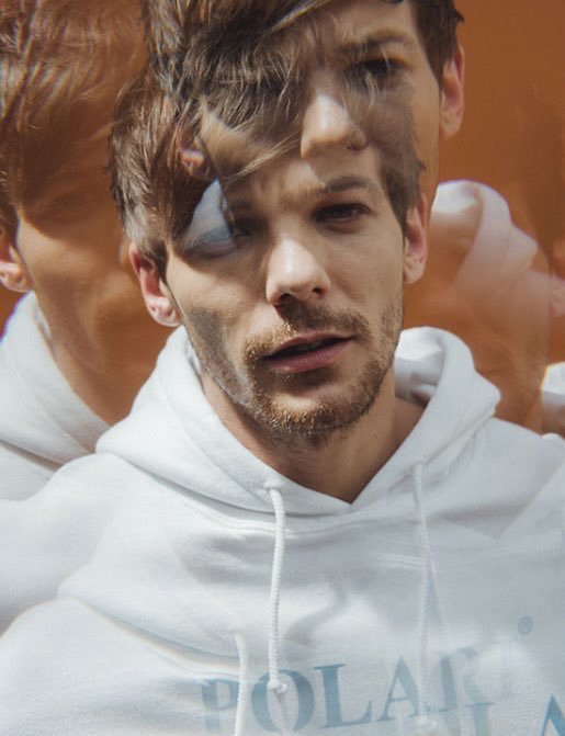 tiagoooaraujo's tweet photo. CONSEGUIMOS 200 RTS AQUI E CEM COMENTÁRIOS?

DEPOIS QUE BATEREM A META, SAIAM SURRANDO OS RTS, SEM PREGUIÇA

@Louis_Tomlinson #iHeartAwards #BestSoloBreakout #LouisTomlinson https://t.co/Q29fmcI3z3