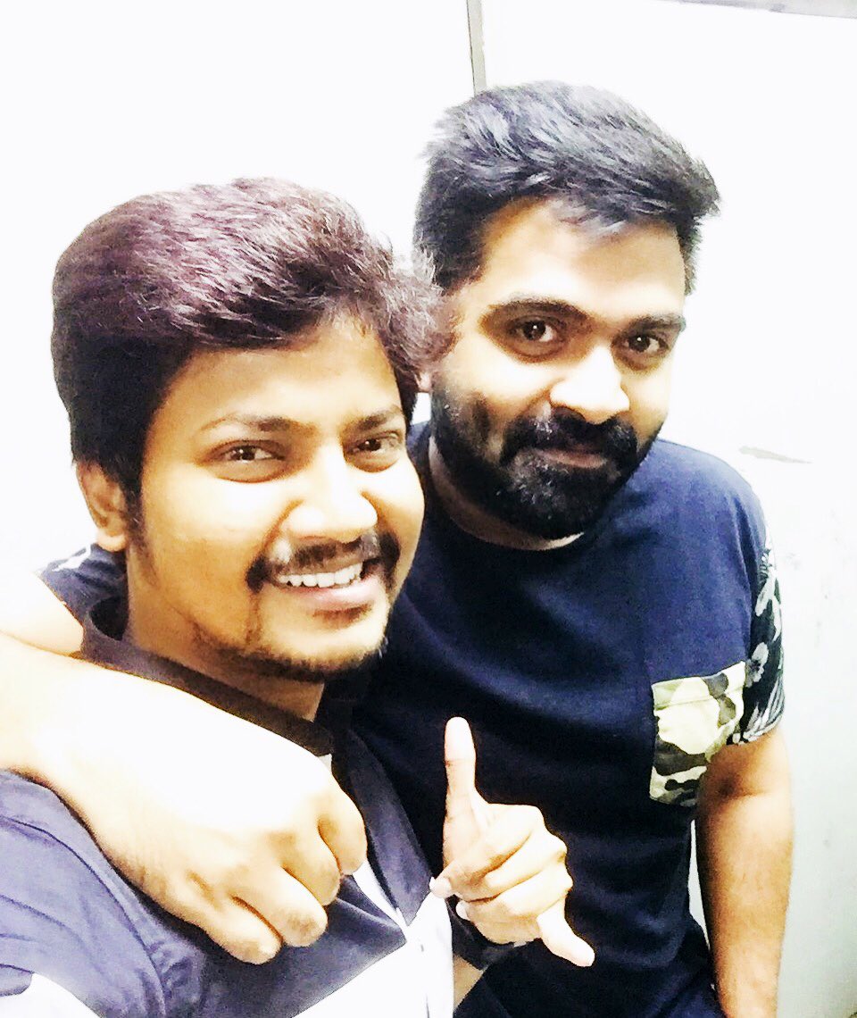 TamilaninCinema's tweet photo. இந்த படத்தோட டைரக்டர் கடந்த ஒரு வருடமாக #STR ஐ திட்டி தீர்த்து கொண்டு இருக்கிறார் FB இல் ! இந்த மனுசன் அவர் படத்த புரோமட் பண்றாப்ல ! இந்த மனசு இந்த மனுசனுக்கு தான் வரும் ! #STR ! #YTYV ! https://t.co/pL3Q7toDXu